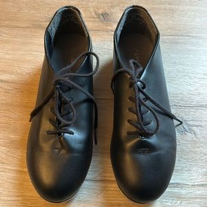 Black Capezio Oxford dance tele tone tap youth 4M 443B. Terrific condition.